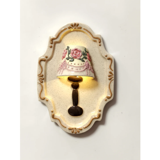 Retro LED Lamp Fridge Magnet – Glowing Mini Table Lamp Refrigerator Decor, Vintage Light Magnet with Replaceable Battery