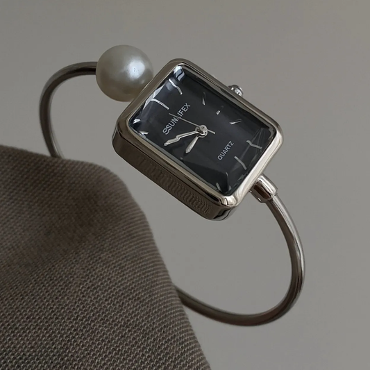 Noir Grace-Silver Bangle sa postavljenim biserom s crnim biranjem