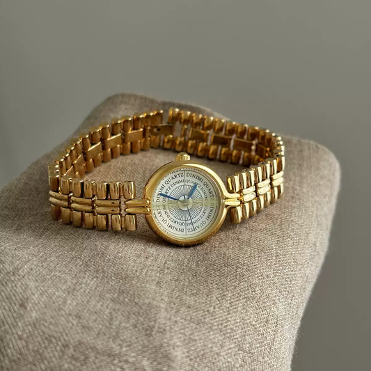 Muse Circle – Art Deco Chain Watch with Bold Round Dial