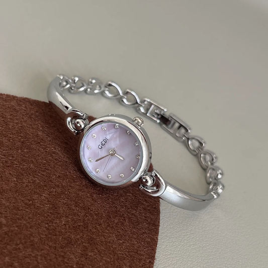 Montre-bracelet à cadran rond violet
