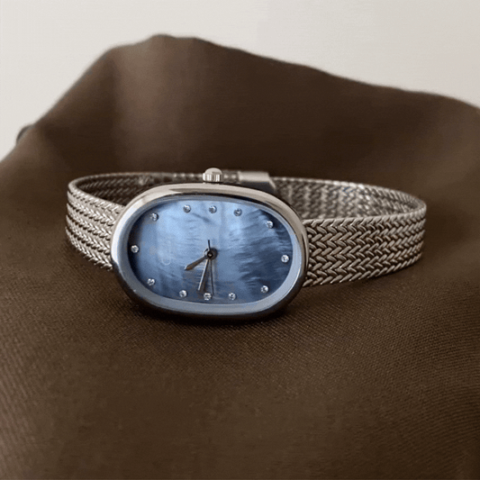 Montre Azure Radiance : Montre argentée et bleu ciel
