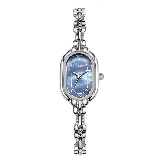 Natural Elegance: Oval Pearl-ratten med smal kedjestrapklocka