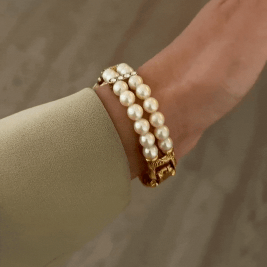 Gold Women’s Watch – Pearl Bracelet Style with Engraved Bezel & White Oval Dial | Élise