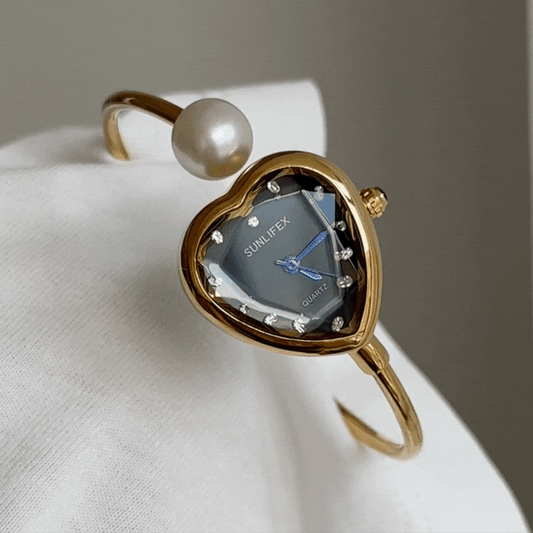 Gold Women’s Black Heart Dial Quartz Bangle Watch Fashion Style – Midnight Heart