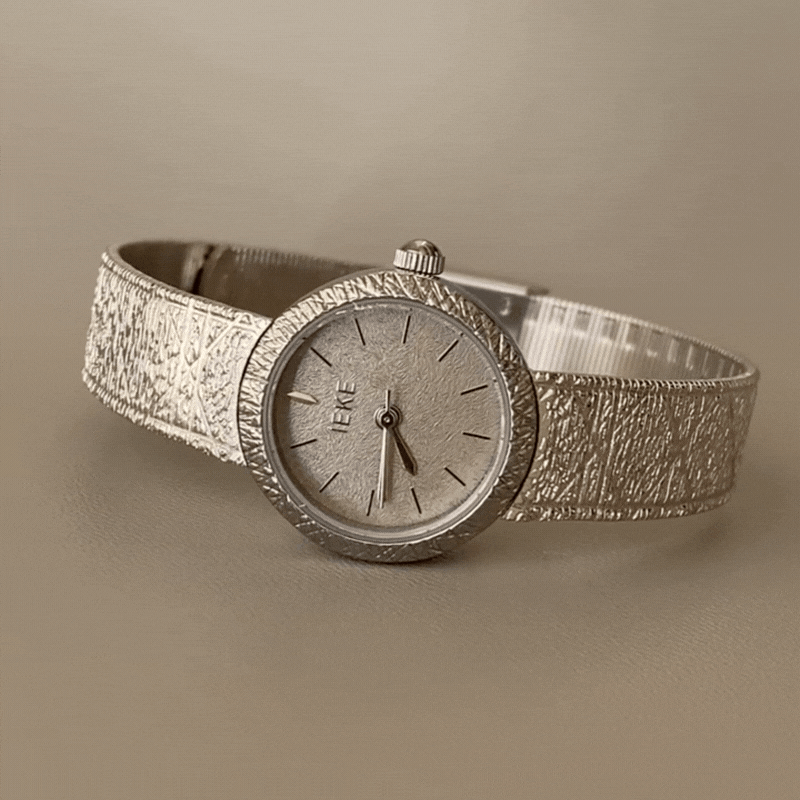 Vintage Elegance: Silver Rectangular Dial Watch with Stainless