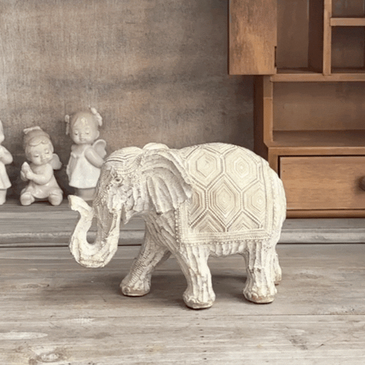 Resin Elephant Figurine – Small Tabletop Decor Sculpture, 16×11 cm Home Ornament for Living Room or Office