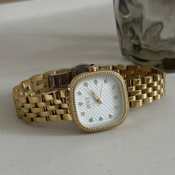 Golden Frame - Kvinnors minimalistiska fyrkantig klocka med vitt ansikte