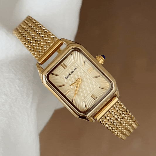 Elegant Women’s Quartz Watch – Gold Wheat Chain Bracelet with Textured Checkered Rectangular Dial