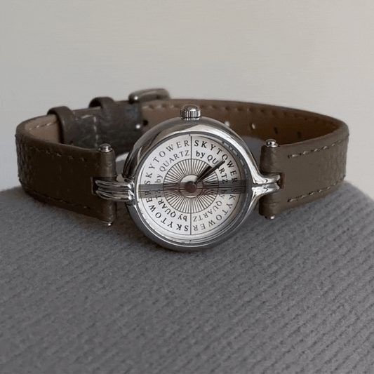 Montre Elephant Grey : boîtier argenté, cadran blanc et cuir