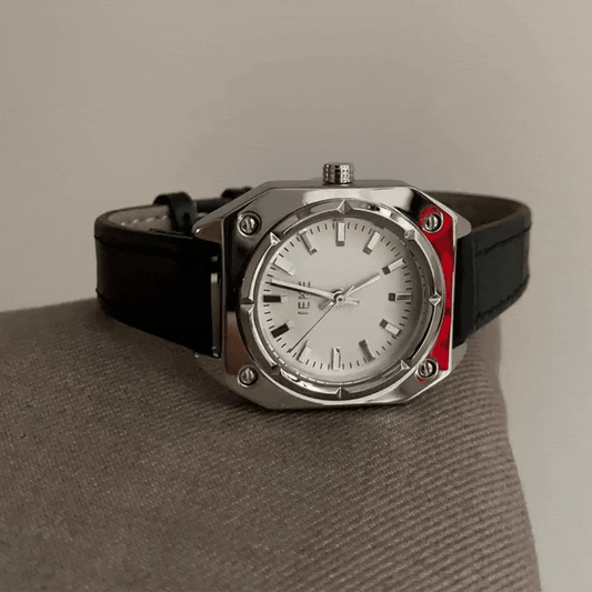 Elegantna elegancija sat: crna koĆŸna srebrna futrola bijela kotaÄa