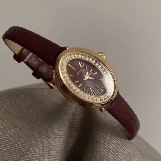 Vintage French Chic: Angora crvena koĆŸa i ovalni dijamantski kvarc