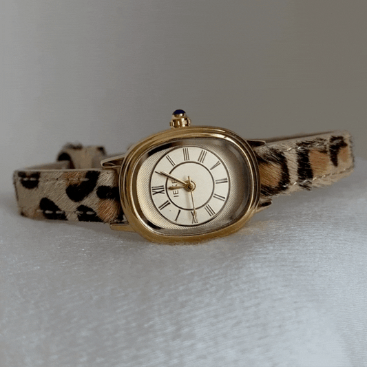 Feline Flair – Montre à bracelet léopard et cadran ovale doré
