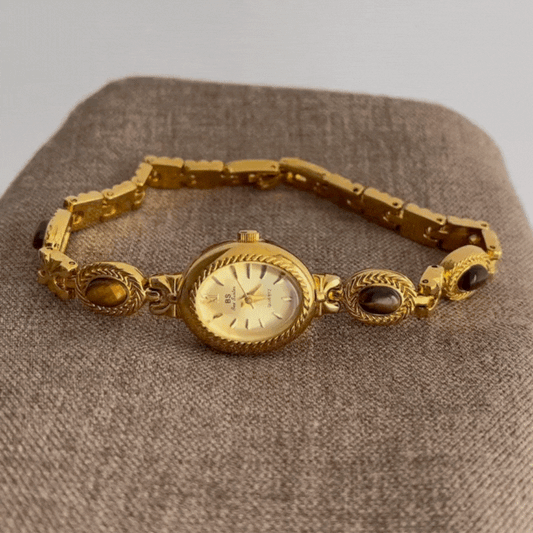 Crimson Elegance Timepiece: Tiger Eye Quartz Watch