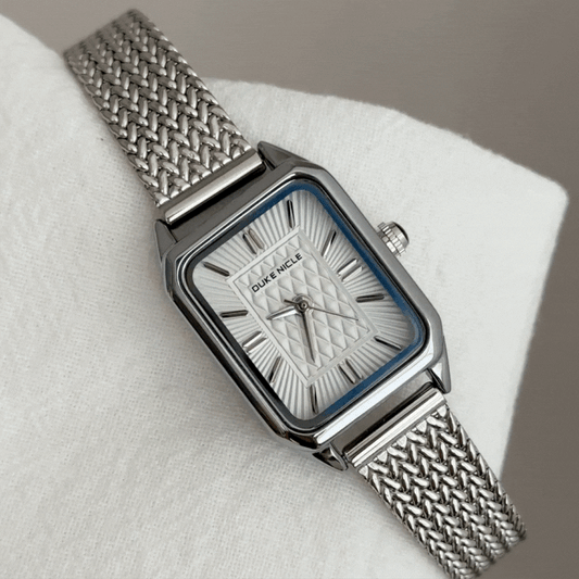 Minimalist Women’s Quartz Watch – Silver Wheat Chain with White Checkered Rectangular Dial
