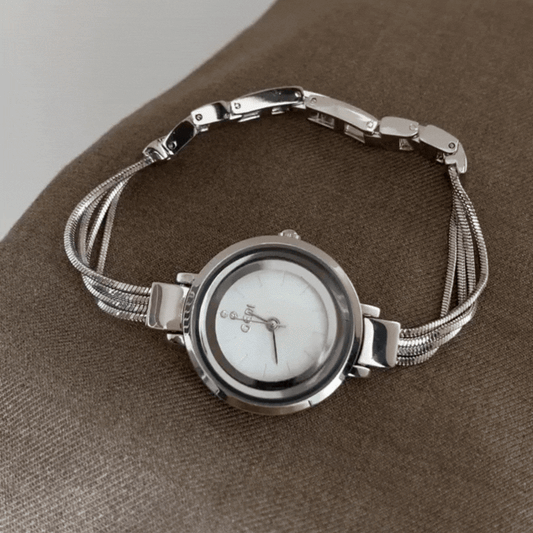 Montre Silver Grace : montre à quartz à chaîne et pompon blanc