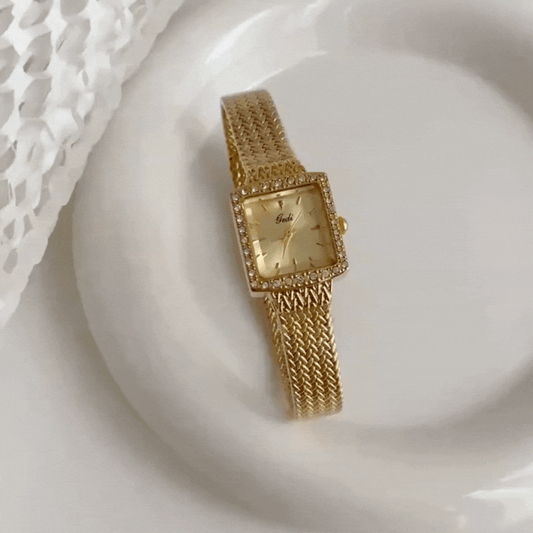 Montre à quartz pour femme avec bracelet en chaîne dorée et cadran doré serti de diamants