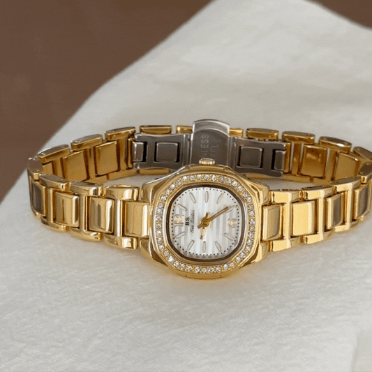 Classic Women’s Quartz Watch – Gold Strap with White Small Square Dial, Elegant and Fashionable Design