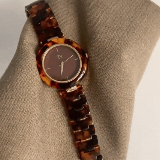 Autumn Amber Women’s Quartz Watch – Elegant Round Dial Ladies Wristwatch with Warm Vintage Style