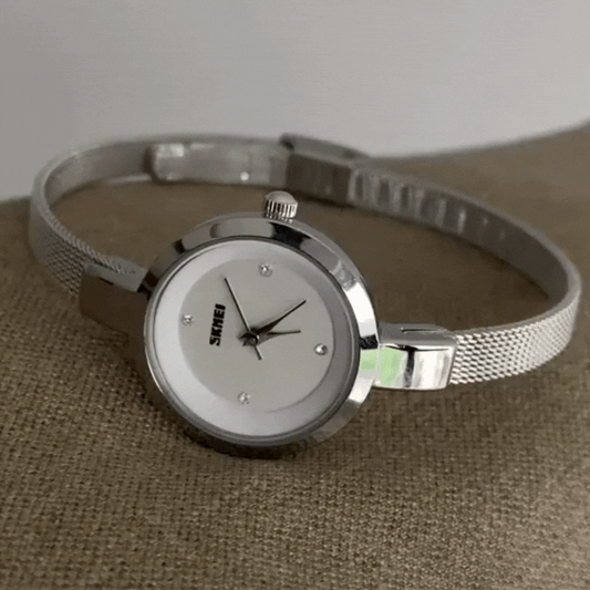 Minimalist Silver Thin Strap Women’s Quartz Watch – Elegant White Round Dial Ladies Wristwatch