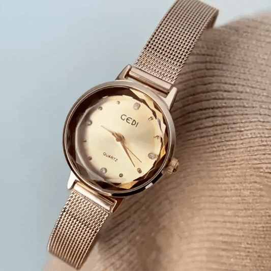 Montre à quartz minimaliste pour femme avec bracelet doré et cadran champagne