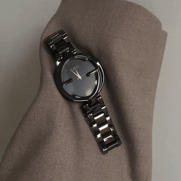 Minimalist All-Black Dial Women’s Quartz Watch – Sleek Modern Timepiece