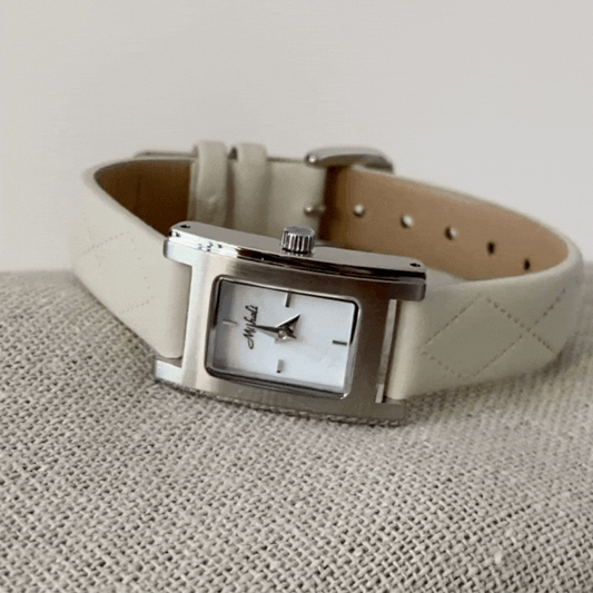 Montre à quartz minimaliste argentée pour femme – Bracelet en cuir matelassé blanc et cadran en nacre