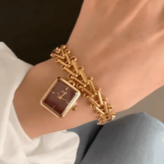 Gold Women’s Triangle-Link Bracelet Square Pendant Case Red Dial Quartz Watch Vintage Retro Style – Scarlet Pendant