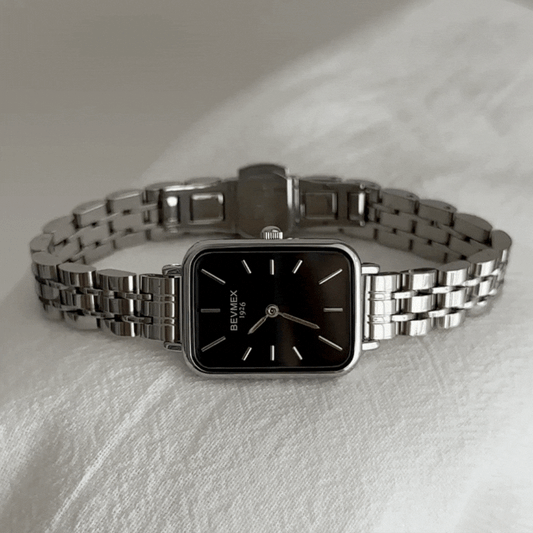 Minimalist Silver Stainless Steel Women’s Quartz Watch – Black Rectangle Dial Ladies Wristwatch