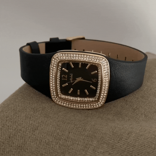 Montre de luxe vintage : montre en cuir avec cadran carré et diamants