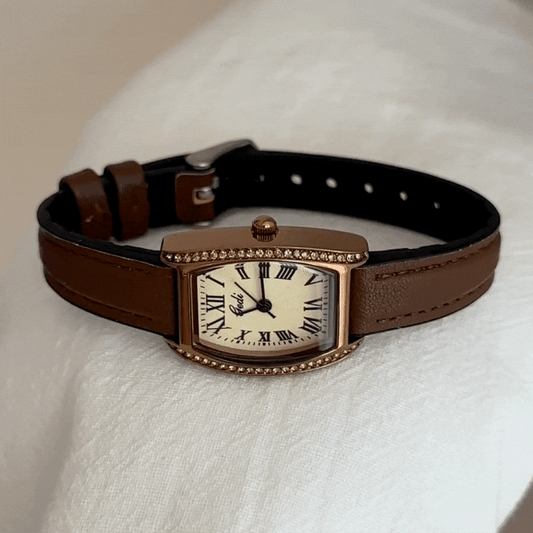Luxury Vintage Women’s Quartz Watch – Brown Leather Strap, Roman Numerals, Rose Gold Diamond Barrel Case with White Dial