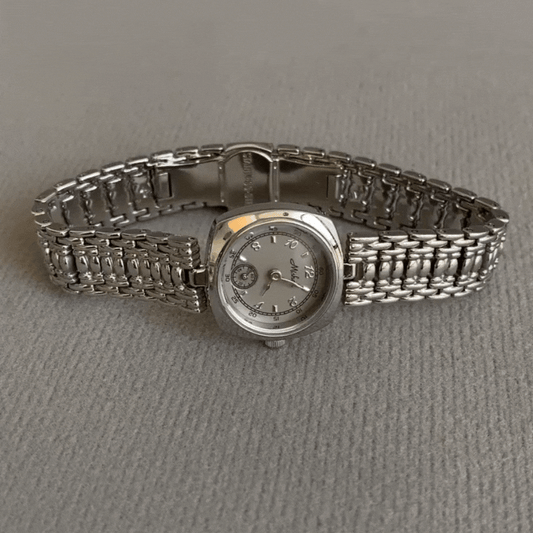 Montre à quartz minimaliste à petit cadran et chiffres gris chic