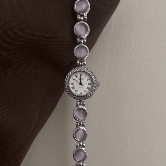 Montre-bracelet élégante pour femme avec bracelet en argent et incrustations de jade violet