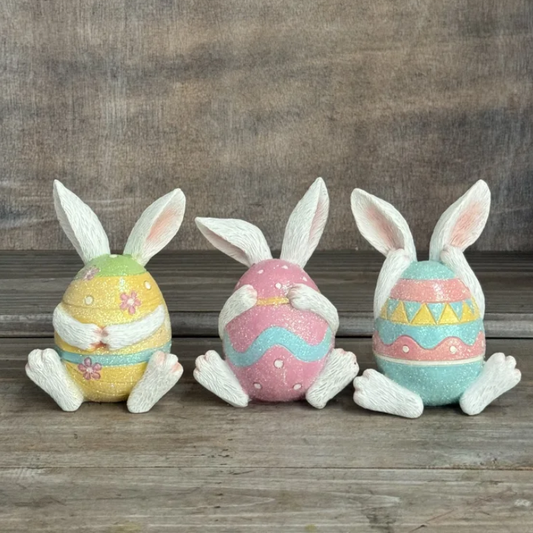 Thanksgiving Bunny Figurine – Cute Resin Rabbit Holding Egg, Holiday Tabletop Ornament, Autumn Home Decor Gift