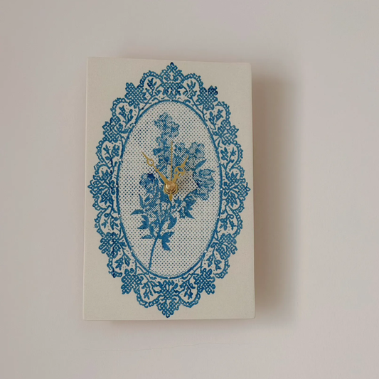 Vintage Ceramic Lace Wall Clock – Elegant Decorative Hanging Clock for Living Room, Bedroom & Farmhouse Decor (20 x 13 cm)