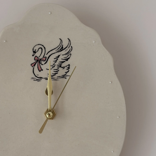 Vintage Swan Pendant Ceramic Wall Clock – Elegant Decorative Hanging Clock for Living Room, Bedroom & Farmhouse Home Decor
