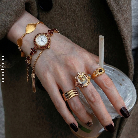 Garnet Grace sat: sitni sat s Ruby akcentima