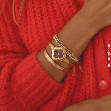 Feminine Opulence: Red Clover-Shaped Dial with Gold Clover Bezel & Gold-Tone Bracelet