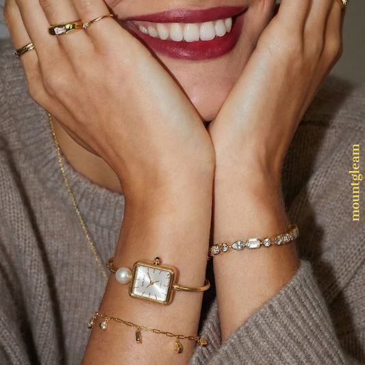 Elegant Gold Square Dial Watch – Minimalist Classic Women’s Bracelet Watch
