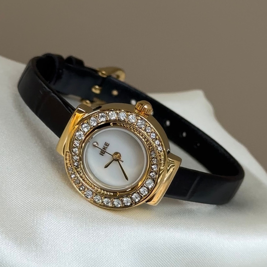 Pure Illumination：White Round Dial Watch – Silver Diamond Bezel & Black Leather Strap Quartz