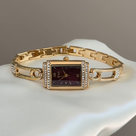 Nightfall Radiance：Red Square Dial Watch – Gold Square Case & Gold Stainless Steel Band Quartz