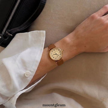 Vintage Brown Timepiece: Roman Dial and Quartz Watch