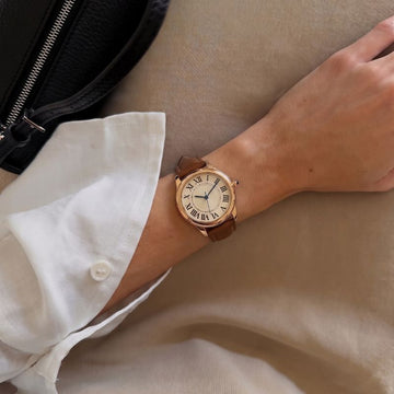Classic Luxe Timepiece: Brown Leather Gold Case White Dial Watch
