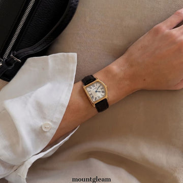 Black Leather Women’s D-Shaped Gold Case White Dial Quartz Watch Elegant Minimalist Style – D’Or Noir