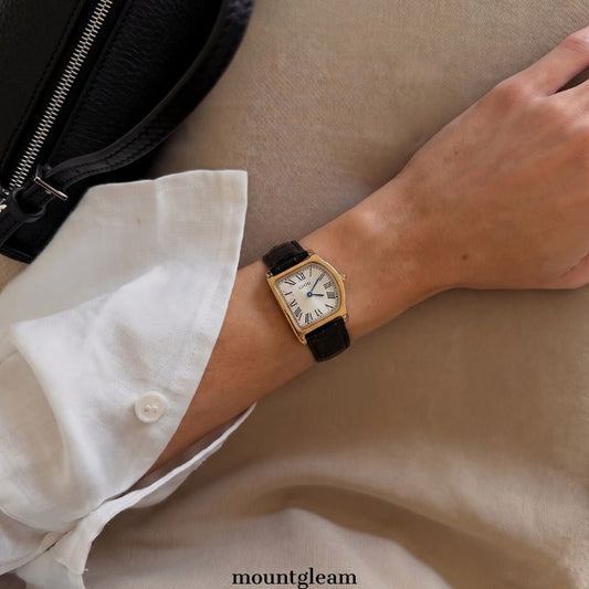 Black Leather Women’s D-Shaped Gold Case White Dial Quartz Watch Elegant Minimalist Style – D’Or Noir