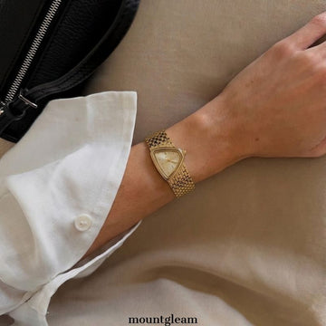 Pyramid Radiance：Gold Triangular Dial Watch – Gold Triangular Bezel & Gold Stainless Steel Link Bracelet