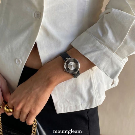 Onyx Grace Timepiece: Silver Case Minimalist Leather Watch