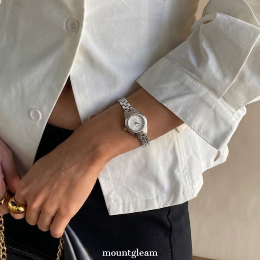 Daily Commute Silver Round Dial Alloy Bracelet-Style Quartz Watch