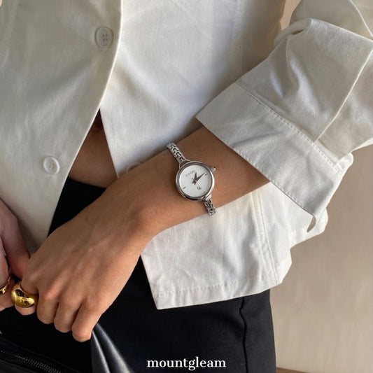 Modern Minimalist: White Round Dial with All-Silver Strap, Quartz