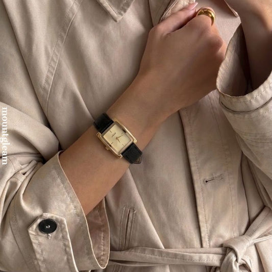 Onyx Gold Timespiece: Square Dial Läder Quartz Watch