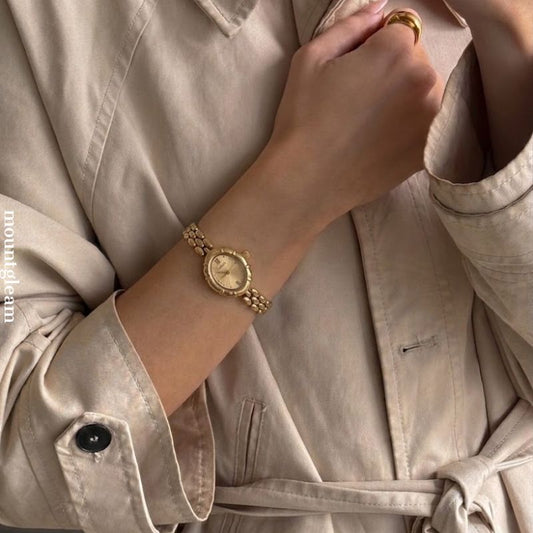 Élise Oval – Elegant Gold Bracelet Women’s Quartz Watch with Minimalist Oval Dial